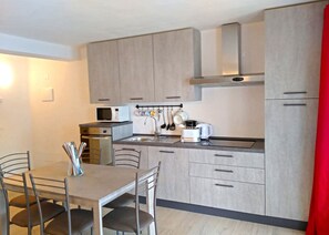 Kühlschrank, Mikrowelle, Ofen, Geschirrspüler