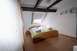 1 habitación, tabla de planchar con plancha y wifi