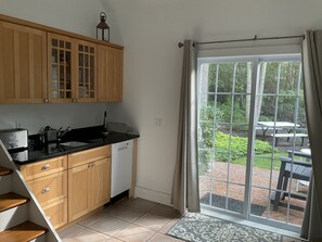 Fridge, microwave, stovetop, dishwasher - Sabbatical guest cottage by the night week month or for the summer season (Sag Harbor)