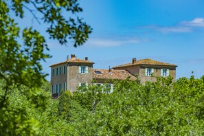 Exterior - Prestige rental 300 m2 in Chateau in Provence with swimming pool, hammam, sauna (Brue-Auriac)