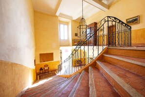 Interior - Prestige rental 300 m2 in Chateau in Provence with swimming pool, hammam, sauna (Brue-Auriac)