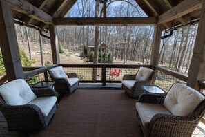 Property grounds - Beautiful 2-bedroom, sleeps 6, modern mountain chic cottage - Cider Sweet (Highlands)