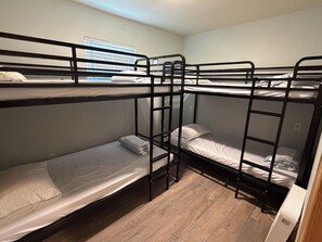 Unclassified image, 3 of 14, button - Spacious 3-Bedroom 2-Bath Houseboat in Venice for Rent (Venice)