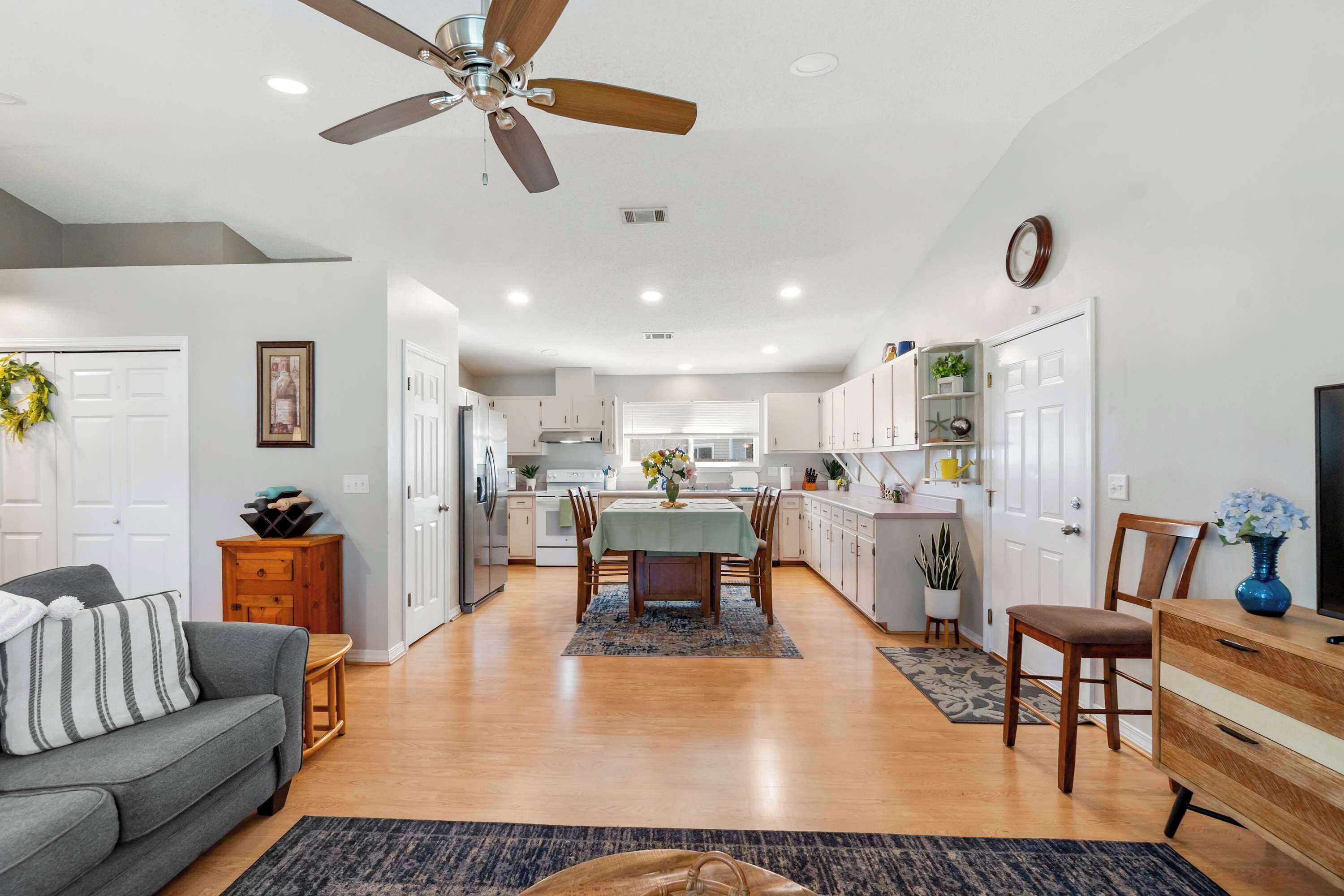 Televisión y oficina 