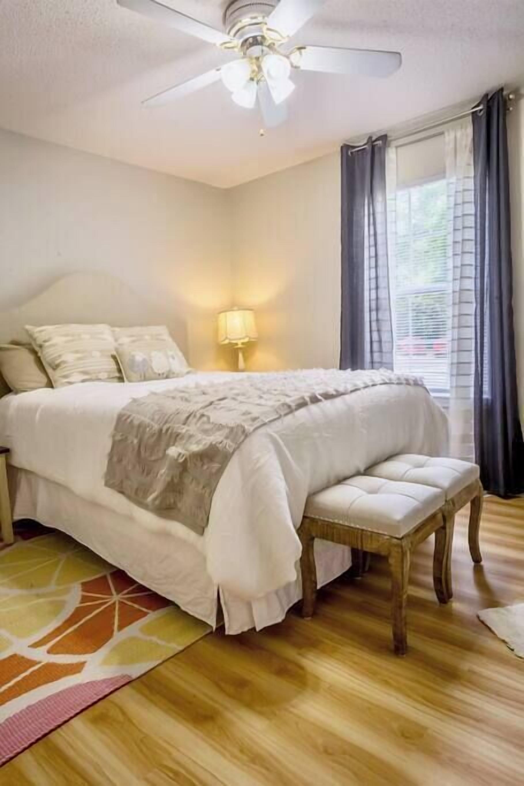 3 dormitorios, tabla de planchar con plancha, cuna de viaje y wifi