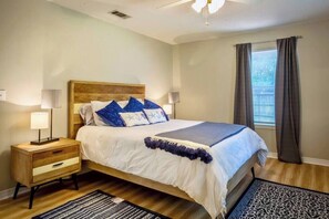 3 makuuhuonetta, silitysrauta/-lauta, vauvan matkasänky, Wi-Fi