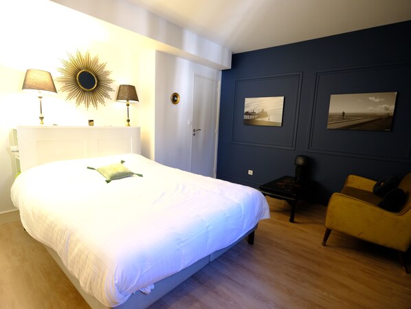 3 habitaciones, escritorio, tabla de planchar con plancha y wifi 