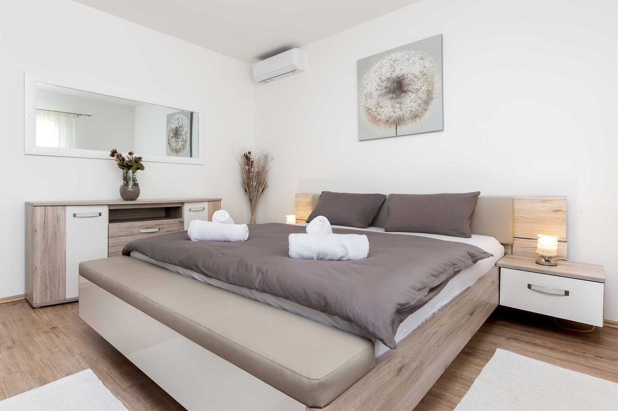 3 bedrooms, iron/ironing board, free WiFi, bed sheets