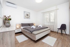 3 chambres, fer et planche à repasser, accès au Wi-Fi (inclus)