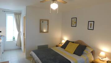 Iron/ironing board, WiFi, bed sheets