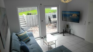 TV - Casa Elea, the vacation apartment with private terrace + garden at the gateway to Lake Constance (Stockach)