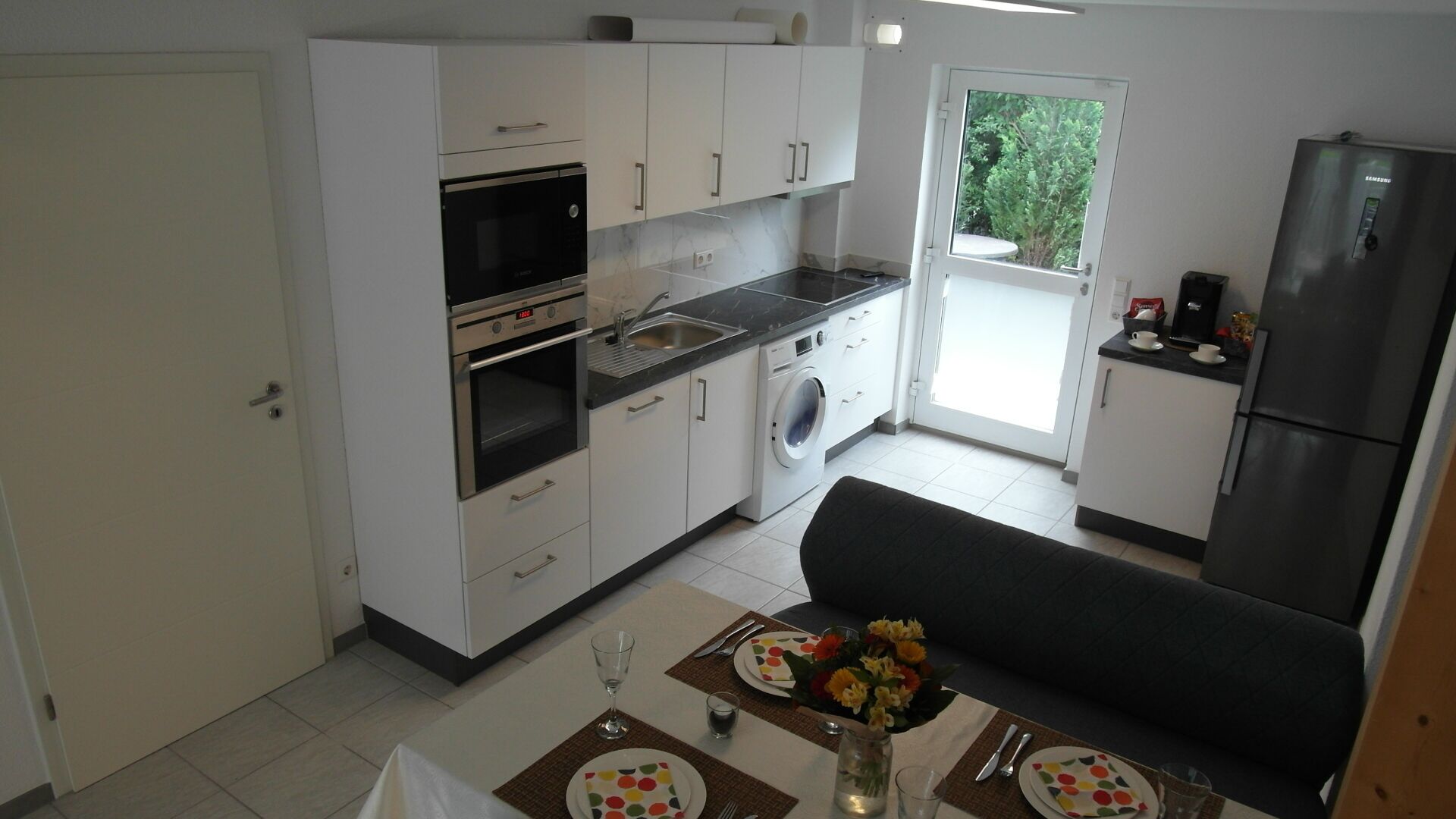 Kühlschrank, Mikrowelle, Ofen, Herdplatte