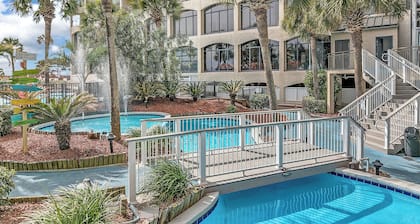 Stylish and very clean oceanfront condo- Pools, hot tubs, pool bar, lazy river!