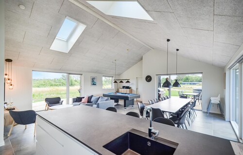 Luxurious home in Glesborg with WiFi
