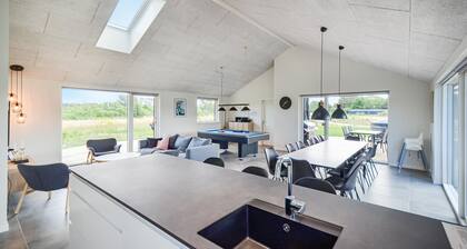 Luxurious home in Glesborg with WiFi