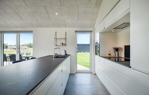 Fridge, microwave, stovetop, dishwasher - Beach front home in Glesborg with WiFi (Glesborg)