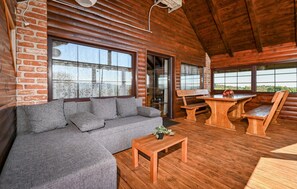 TV connectée, cheminée, baby-foot