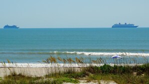 On the beach - Stunning DIRECT Oceantfront 3 Bedroom, 2 Bathroom Unit at Spanish Main Condos (Cocoa Beach)