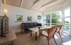 TV, fireplace, DVD player - Cozy home in Haderslev (Haderslev)