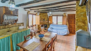 3 habitaciones, tabla de planchar con plancha, cuna de viaje y wifi