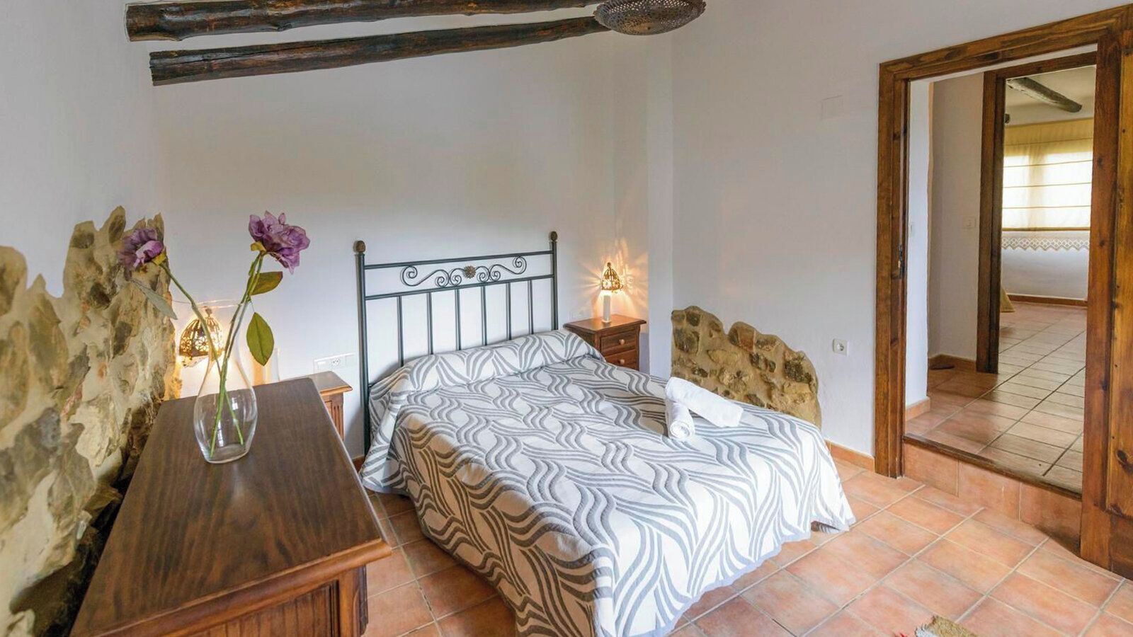 3 slaapkamers, een strijkplank/strijkijzer, reisbedje, wifi