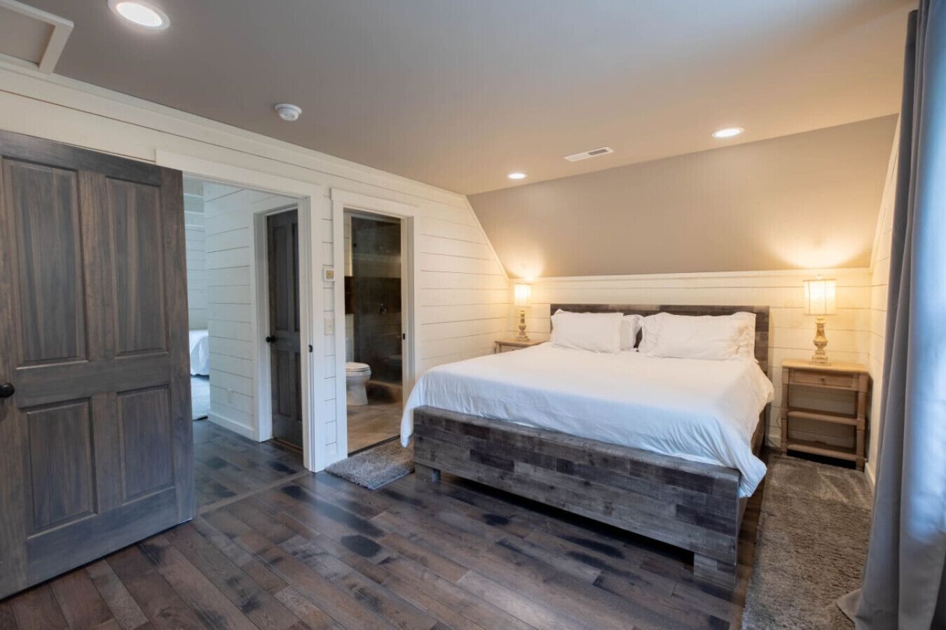 2 多间卧室、WiFi、床单