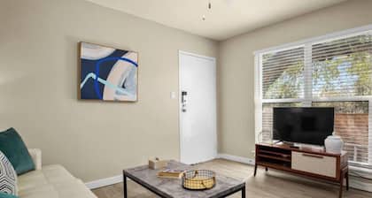 7-Minute Walk to Deep Eddy Pool! Parking + Grill