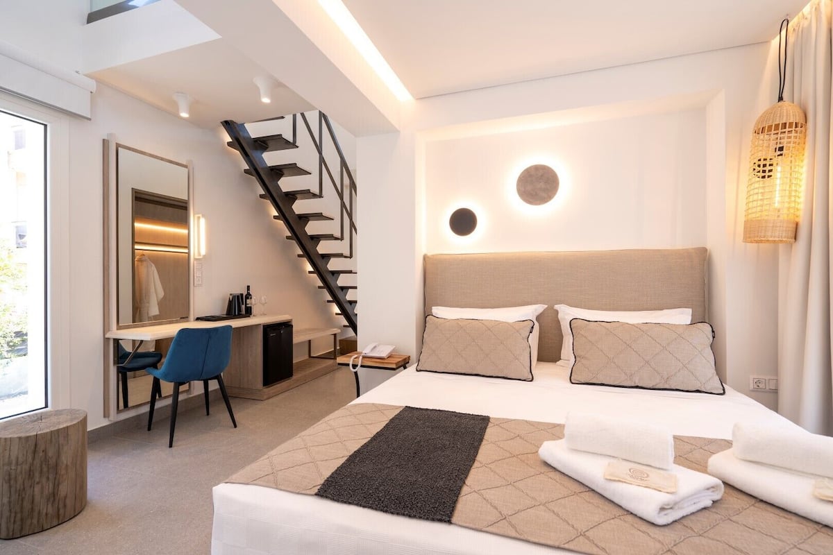 Executive Maisonette with Terrace Pool View | セーフティボックス (室内)、ノートパソコン用作業スペース、防音設備、アイロン / アイロン台