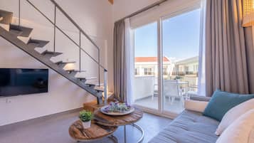 Deluxe Maisonette with Balcony Pool View | 1 bedroom, in-room safe, laptop workspace, soundproofing