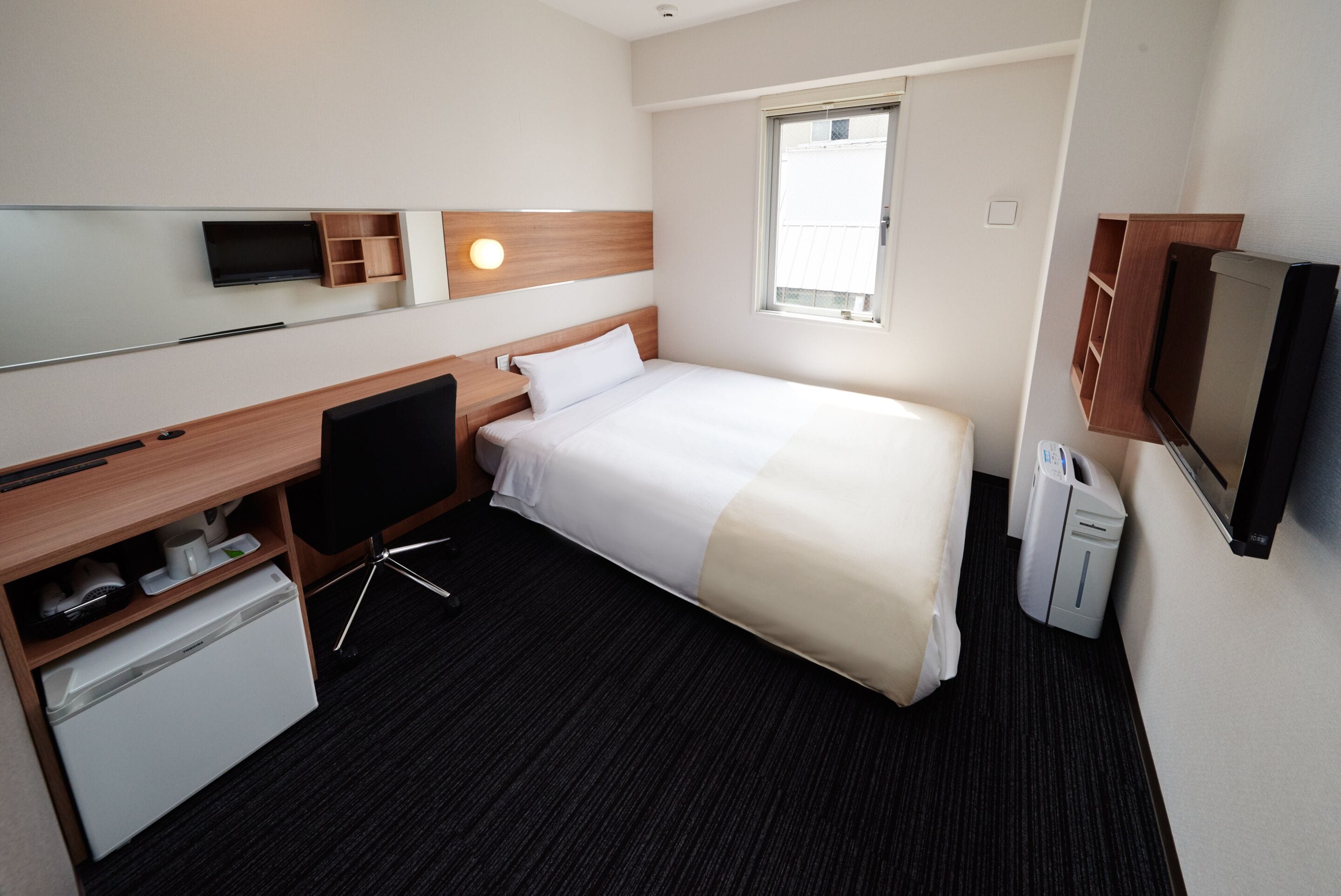 1 bedroom, desk, soundproofing, free wifi