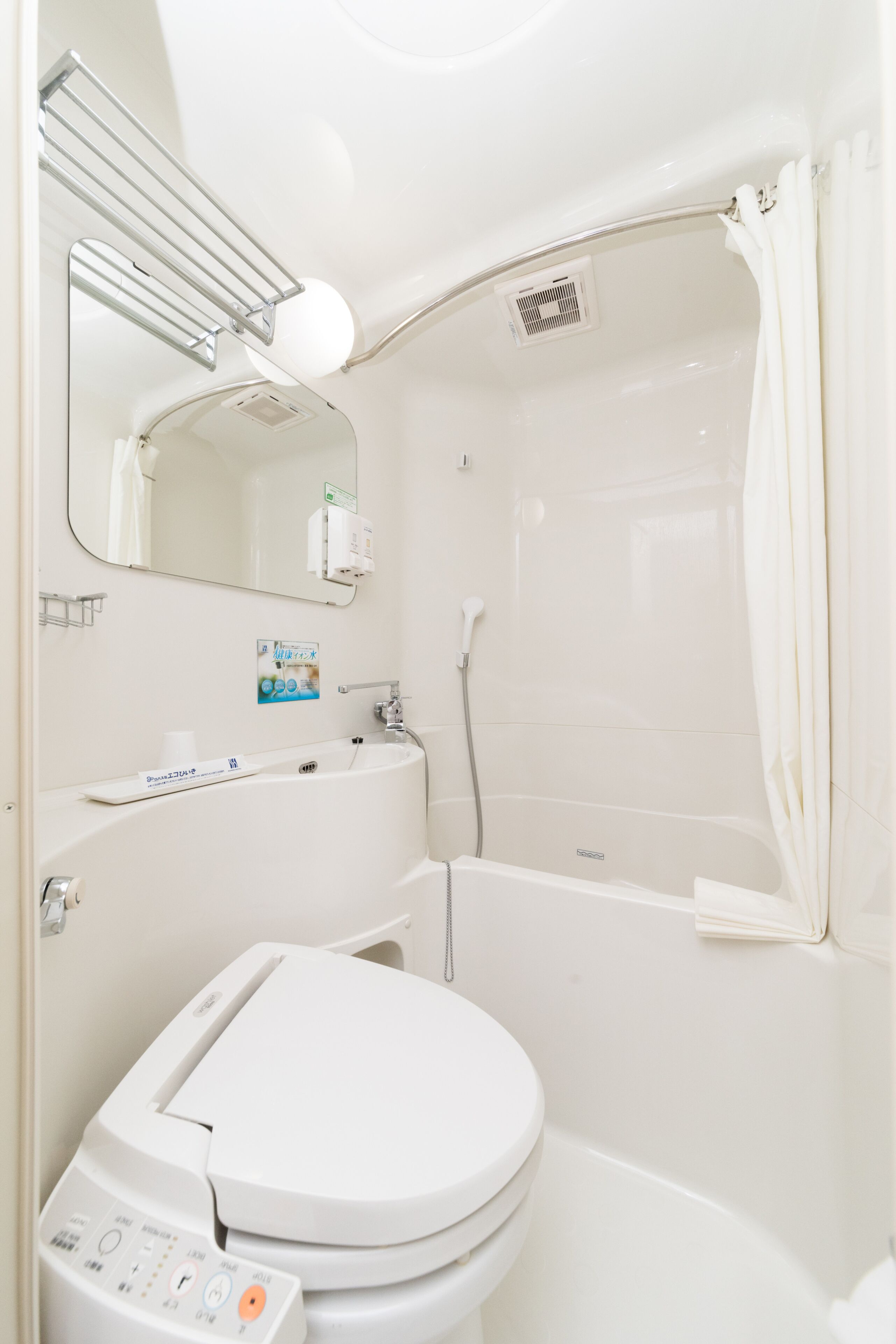 combined shower/bathtub, free toiletries, hair dryer, slippers