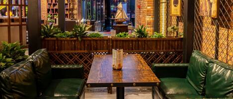 Lobby lounge