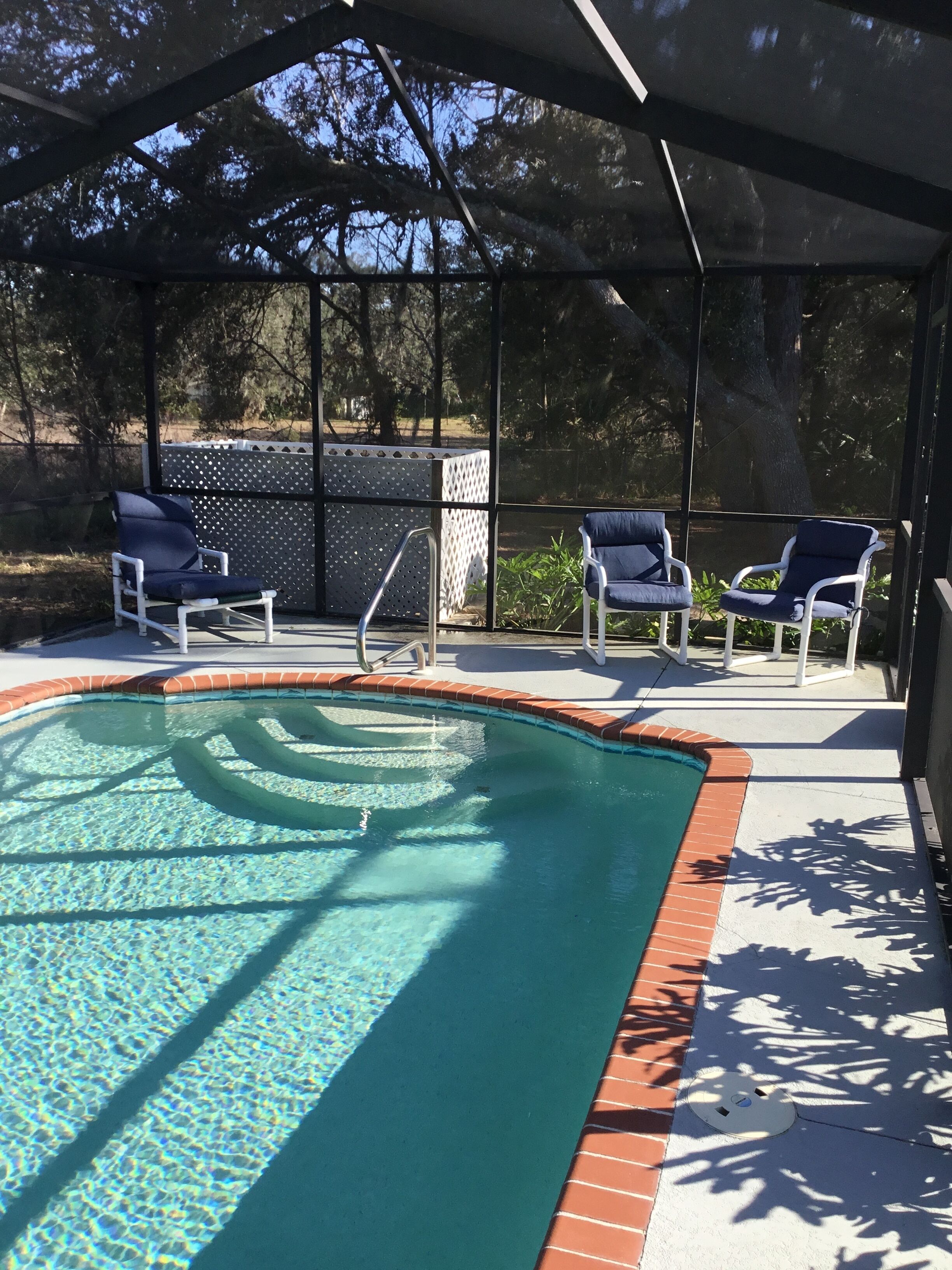 Homosassa rustic retreat with inground pool & privacy, 10 min from the Springs!