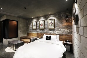 Premium Double Room | Free minibar, laptop workspace, free WiFi, bed sheets - Mari Hotel (Paju)
