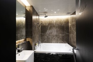 Luxury Double Room | Bathroom | Separate tub and shower, jetted tub, rainfall showerhead
