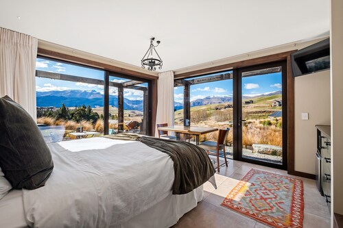 HawkRidge Honeymoon Alpine Suite - Spa Pool, Mountain views
