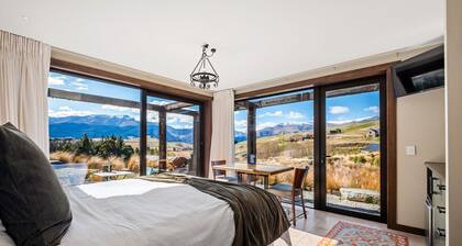 HawkRidge Honeymoon Alpine Suite - Spa Pool, Mountain views