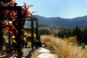 Property grounds - HawkRidge Honeymoon Alpine Suite - Spa Pool, Mountain views (Lake Hayes)