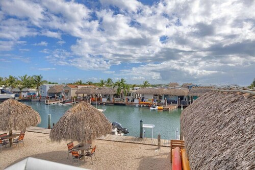 Waterfront Studio 2| Couples Oasis | Kayaks | Pool