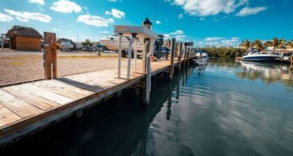 Waterfront Studio 2| Couples Oasis | Kayaks | Pool