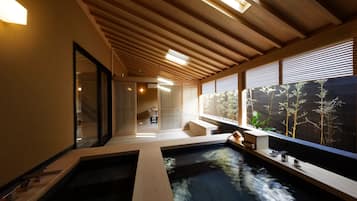 套房 ("MOEGI") | 浴室 | 獨立浴缸及淋浴設備、泉水浴、免費梳洗用品、風筒