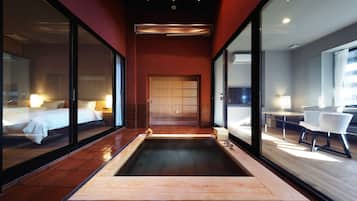 Suite ("AKANE") | Baño | Tina y regadera independientes y tina con aguas termales
