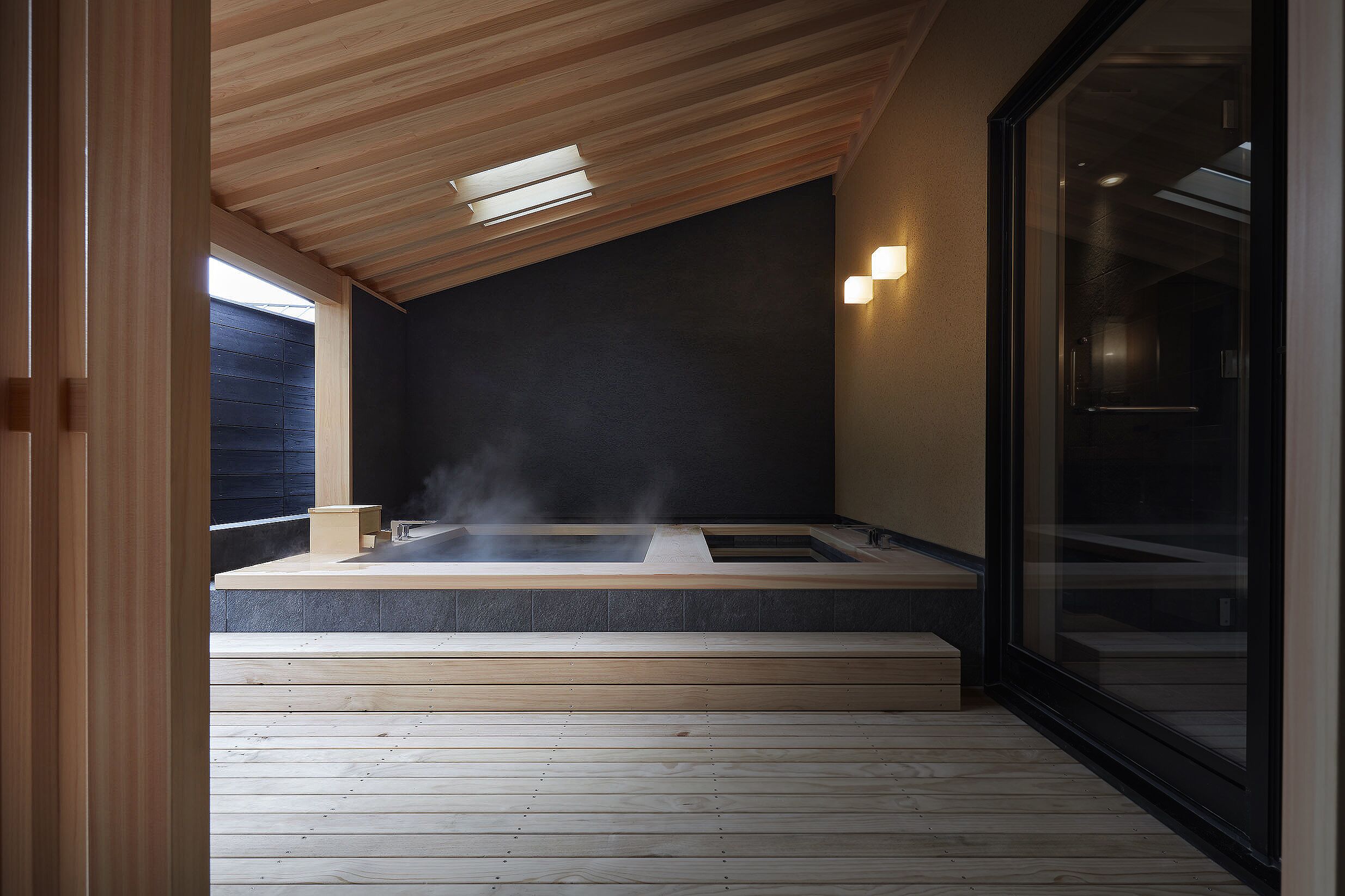 Annex TOKIMITEI "NUREBA" | Bathroom | Separate bathtub and shower, spring water bathtub, free toiletries