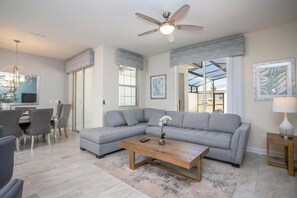 TV, DVD player, stereo, offices - Ravishing 4Bd with Pool and Close to Disney 4947 (Kissimmee)