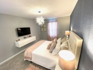 5 bedrooms, iron/ironing board, WiFi, bed sheets