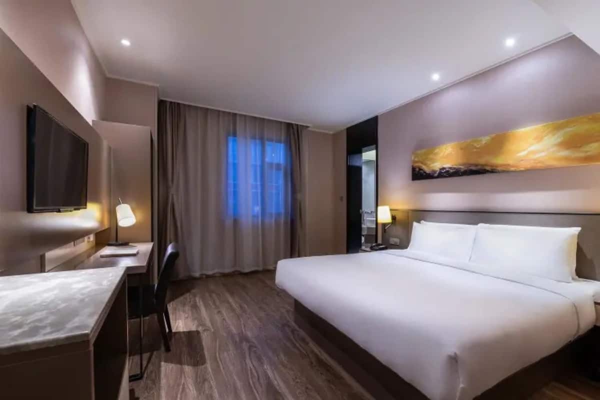 Desk, blackout drapes, free WiFi, bed sheets