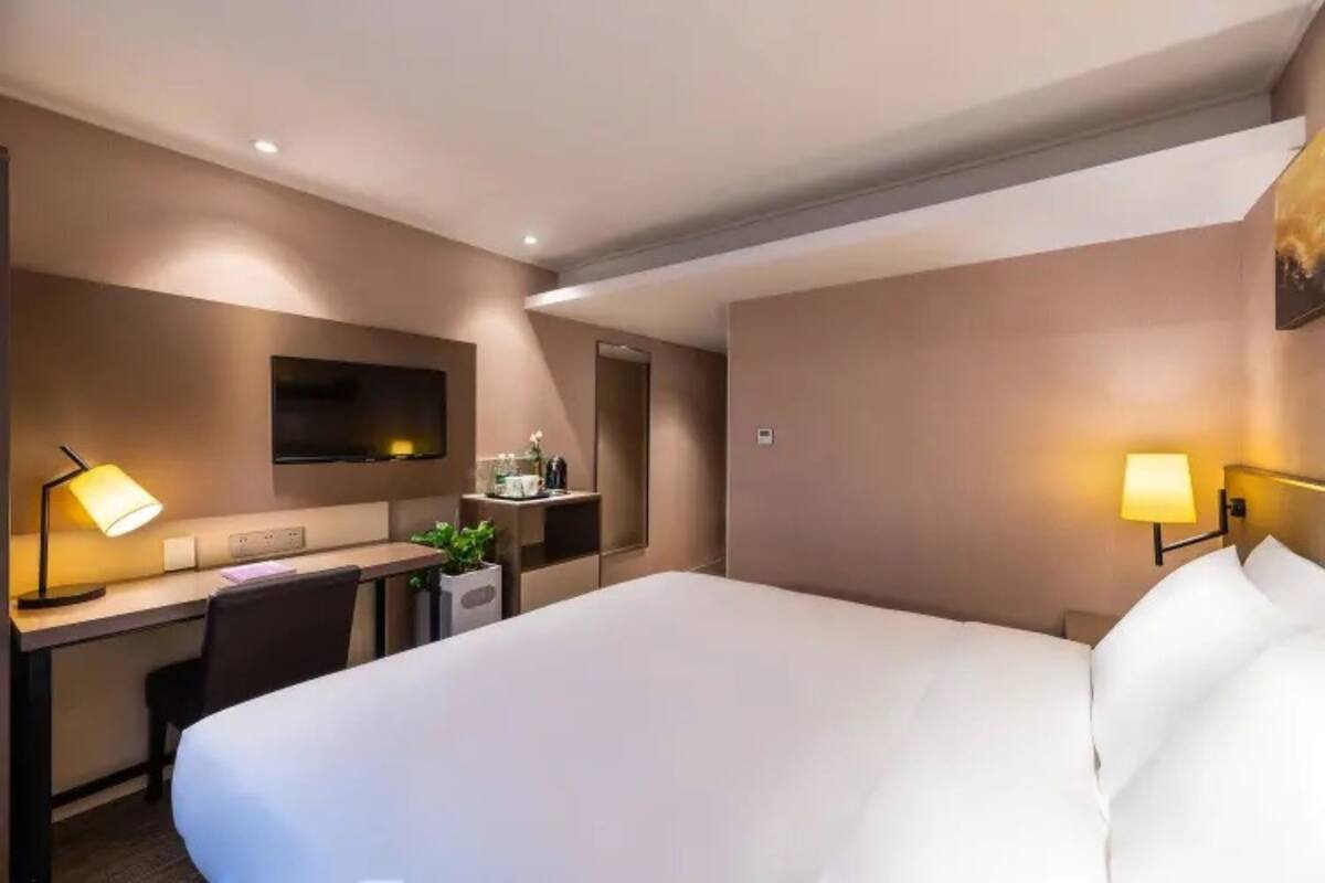 Desk, blackout drapes, WiFi (free), bed sheets
