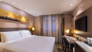 Desk, blackout drapes, free WiFi, bed sheets