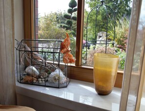 Unclassified image, 5 of 16, button