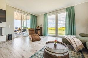 TV, fireplace - Luxury vacation home CASTELLO (Göhren-Lebbin)